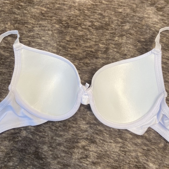 💚2 for $25 Rene Rofe bra. Beautiful white. Smoothing & lightly padded - Picture 3 of 6